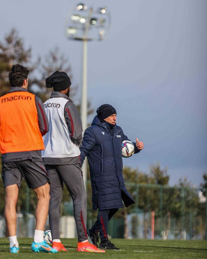 trabzonspor-caykur-rizespor-maci-hazirliklarini-surdurdu-4.jpg