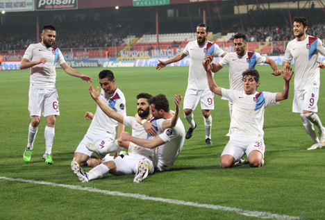 trabzonspor-gol-sevinci.20150309220111.jpg trabzonspor-gol-sevinci.20150309220111.jpg