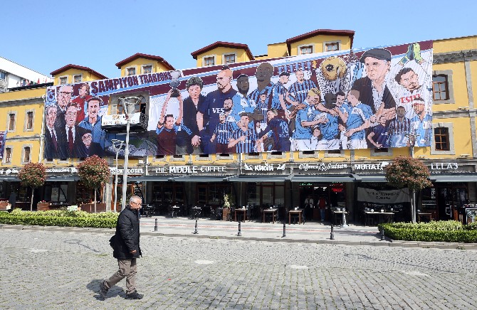 trabzonspor-icin-350-metrekarelik-afis-yaptirdilar-1.jpg