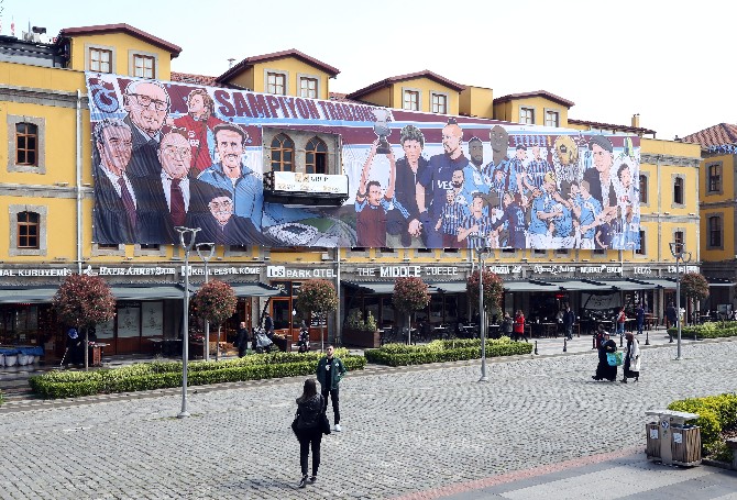 trabzonspor-icin-350-metrekarelik-afis-yaptirdilar-2.jpg