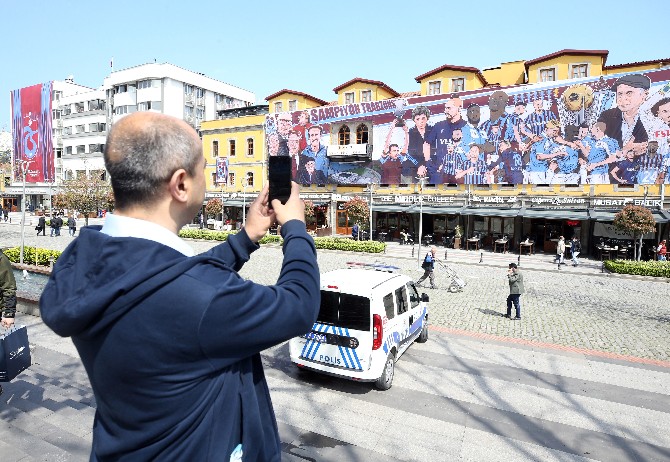 trabzonspor-icin-350-metrekarelik-afis-yaptirdilar-3.jpg