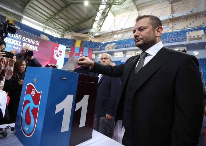 trabzonspor-olaganustu-genel-kurulunda-oy-verme-islemi-basladi-3.jpg