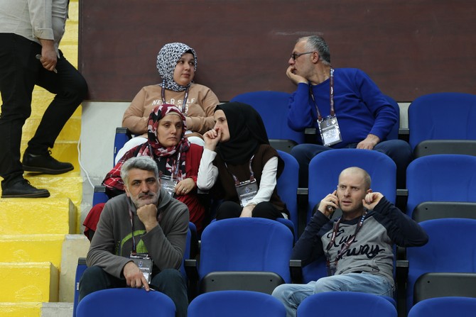 trabzonspor-olaganustu-genel-kurulunda-oy-verme-islemi-basladi-9.jpg