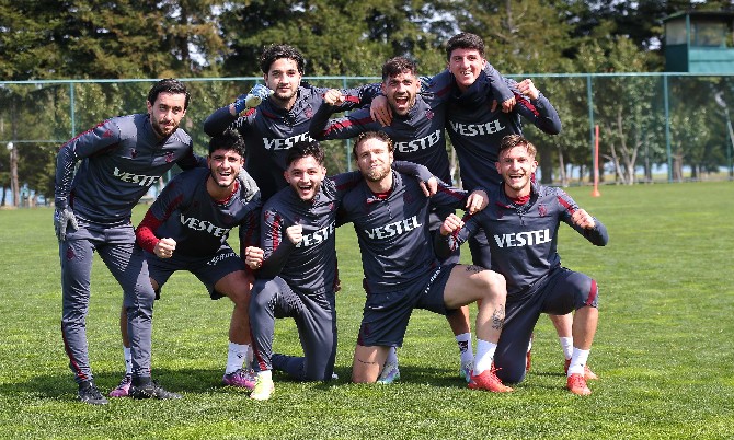 trabzonspor-spor-toto-super-ligin-30-haftasinda-deplasmanda-oynayacagi-caykur-rizespor-maci-hazirliklarina-bugun-sabah-saatlerinde-yaptigi-antrenmanla-basladi-13.jpg