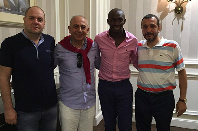 trabzonspor-stephane-mbia-etoundi-ile-anlasma-sagladi.jpg trabzonspor-stephane-mbia-etoundi-ile-anlasma-sagladi.jpg