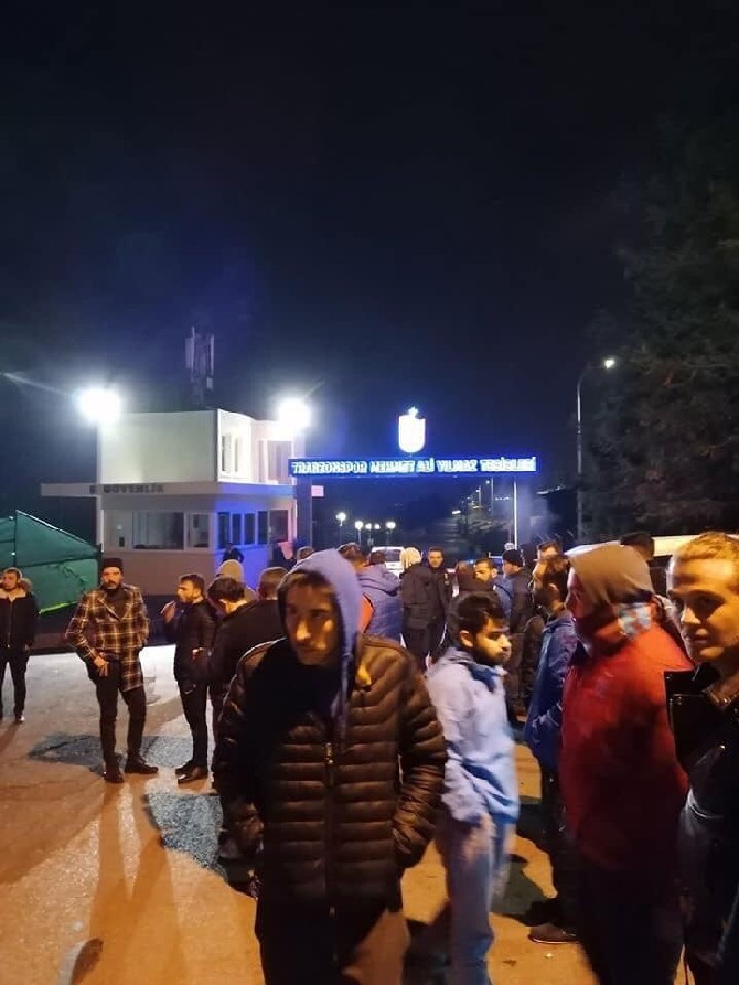 trabzonspor-taraftarlarindan-unal-karaman’a-destek-(1).jpg