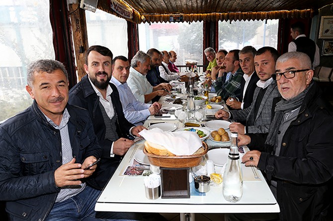 trabzonspor-ve-rizespordan-dostluk-yemegi-(2).jpg