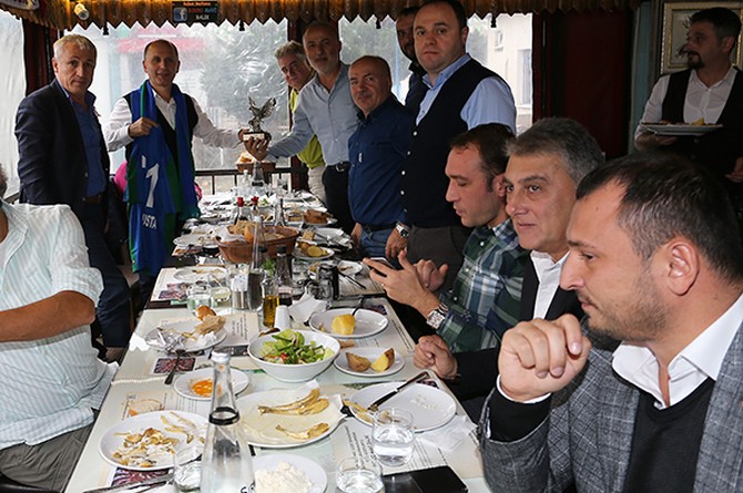trabzonspor-ve-rizespordan-dostluk-yemegi-(3).jpg