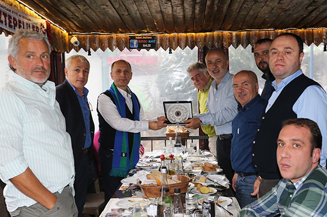 trabzonspor-ve-rizespordan-dostluk-yemegi-(4).jpg