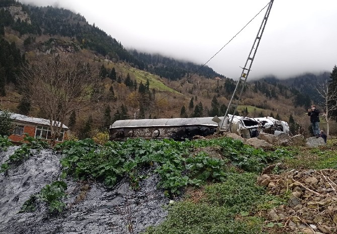 trabzonun-arakli-ilcesinde-zift-yuklu-tankerin-kaza-yapmasi-sonucu-2-kisi-yaralandi-2.jpg