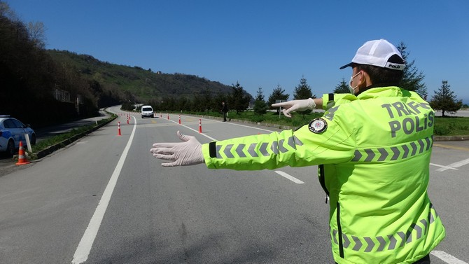 trabzonun-giris-ve-cikislarinda-yasaklar-kapsaminda-kontrol-noktalari-olusturuldu-(1).jpg