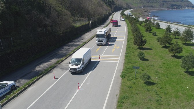 trabzonun-giris-ve-cikislarinda-yasaklar-kapsaminda-kontrol-noktalari-olusturuldu-(6).jpg