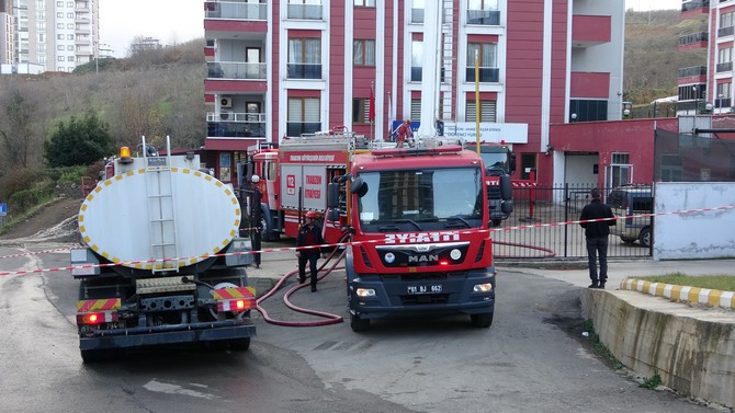 trabzonun-ortahisar-ilcesine-bagli-yalincak-mahallesinde-cok-katli-bir-ogrenci-yurdunun-catisinda-meydana-gelen-yangin-panige-neden-olurken-yanginda-olen-ya-da-yaralanan-olmamasi-yureklere-su-serpti-6.jpg