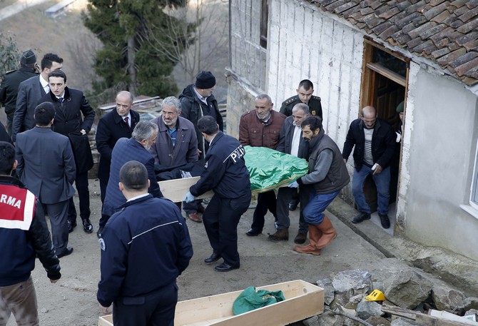 trabzonun-surmene-ilcesinde-bugun-cinnet-geciren-bir-sahis,-annesi-ile-3-kardesini-tufekle-vurarak-oldurdu-(3).jpg