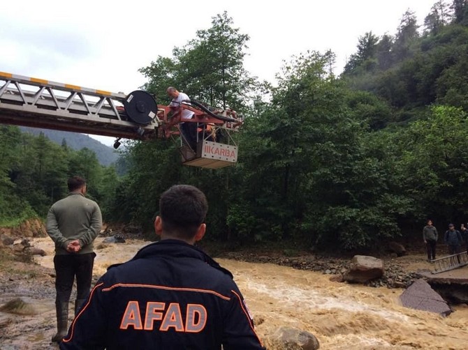 trabzonun-surmene-ilcesinde-siddetli-yagis-hayati-olumsuz-etkiledi-(5).jpg