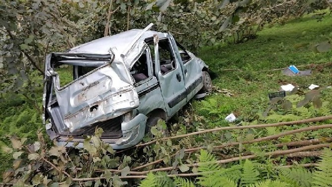 trabzonun-vakfikebir-ilcesinde-meydana-gelen-trafik-kazasinda-1-kisi-oldu-2-kisi-yaralandi-3.jpg
