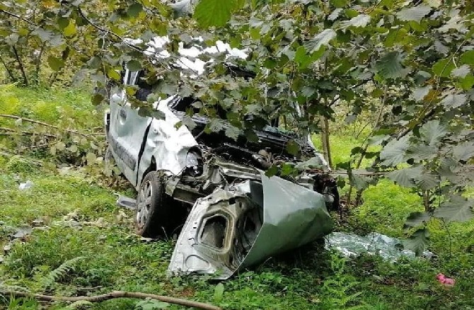 trabzonun-vakfikebir-ilcesinde-meydana-gelen-trafik-kazasinda-1-kisi-oldu-2-kisi-yaralandi-4.jpg