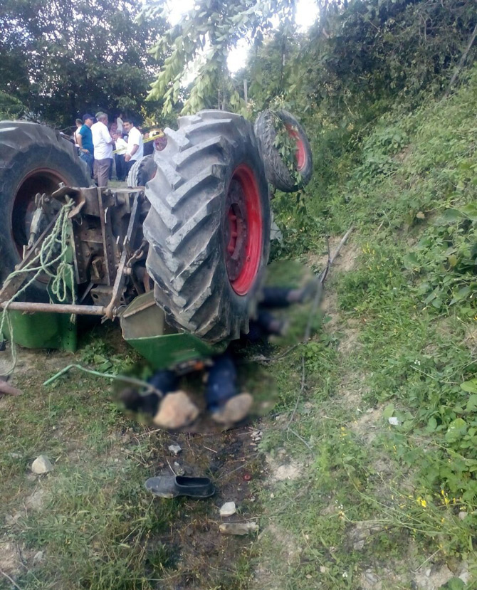 traktor-ucuruma-yuvarlandi-2-olu,-3-yarali-1.jpg