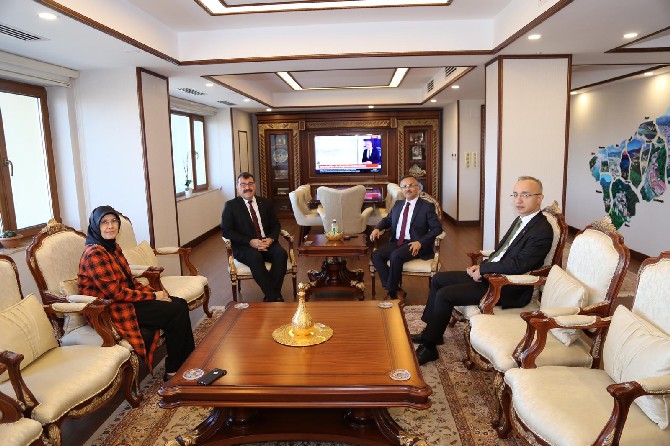 tubitak-baskanindan-vali-ceber’e-ziyaret-(1).jpg