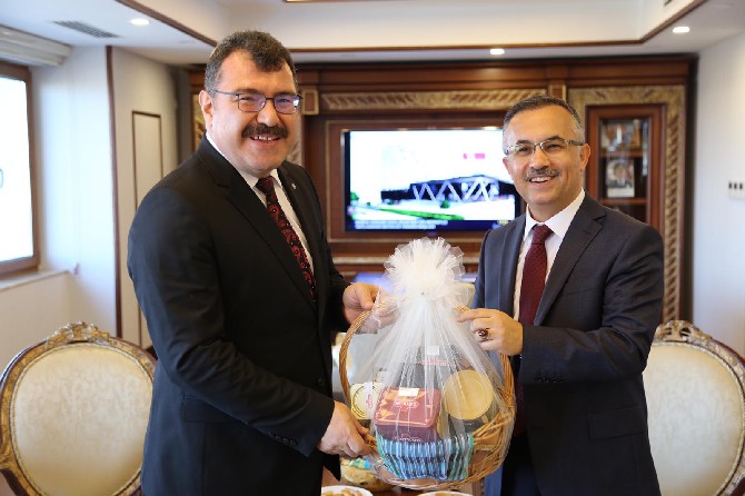 tubitak-baskanindan-vali-ceber’e-ziyaret-(3).jpg