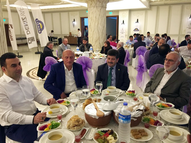 tumsiad-karadeniz-bolgesi-uyeleri-rizede-iftarda-bulustu-(5).jpg