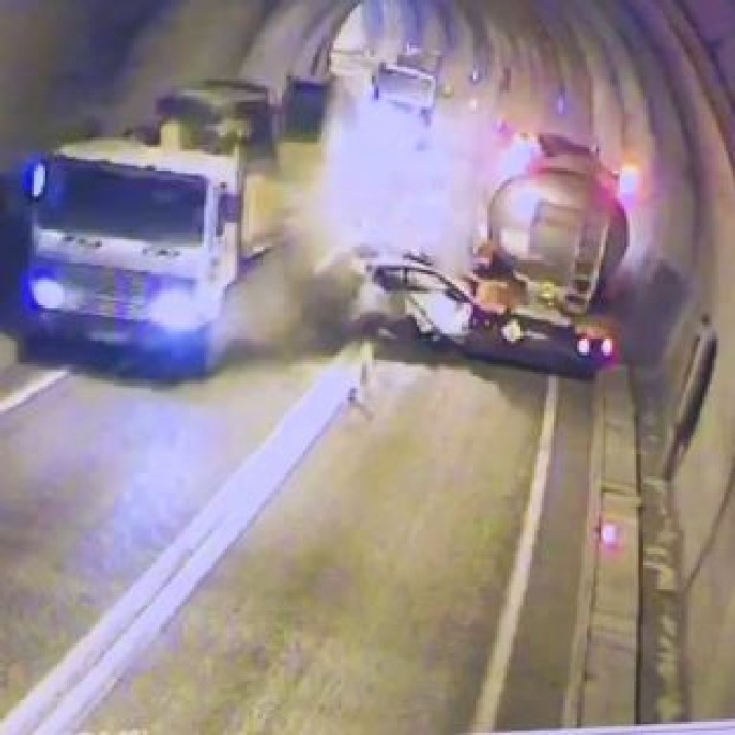 tunelde-icinde-kaza-ani-guvenlik-kamerasina-yansidi-4.jpg