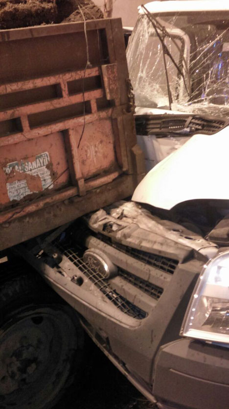 tunelde-kaza-4-yarali-1.jpg tunelde-kaza-4-yarali-1.jpg