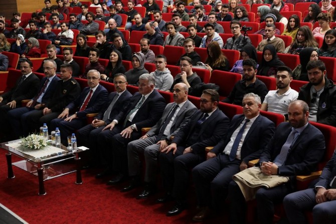 turk-hava-yollari-(thy)-genel-muduru-bilal-eksi-recep-tayyip-erdogan-universitesinde-duzenlenen-konferansa-katildi-(10).jpg