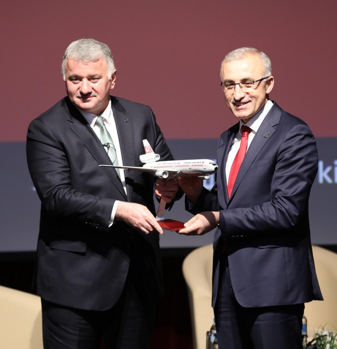 turk-hava-yollari-(thy)-genel-muduru-bilal-eksi-recep-tayyip-erdogan-universitesinde-duzenlenen-konferansa-katildi-(9).jpg