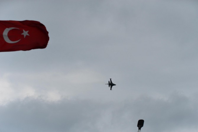 turk-silahli-kuvvetlerinin-gosteri-ekibi-solo-turk,-trabzon’un-of-ilcesinde-gosteri-ucusu-duzenlediturk-silahli-kuvvetlerinin-gosteri-ekibi-solo-turk,-trabzon’un-of-ilcesinde-gosteri-ucusu-duzenledi-(16).jpg