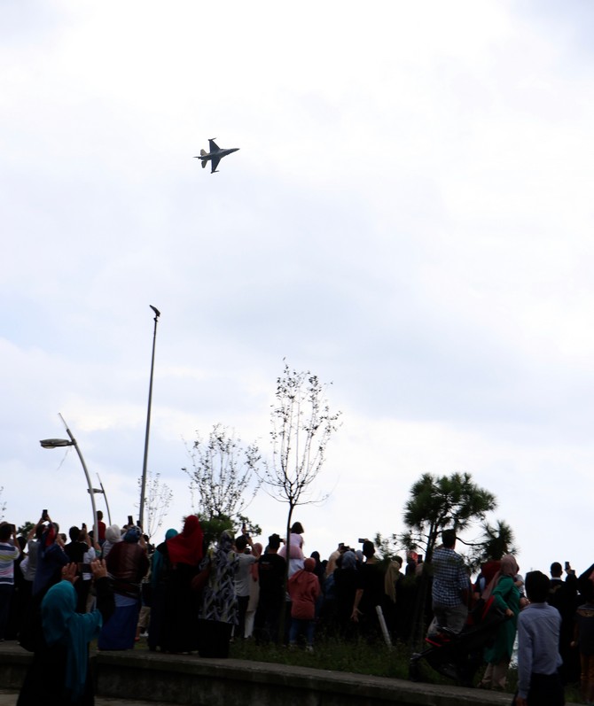 turk-silahli-kuvvetlerinin-gosteri-ekibi-solo-turk,-trabzon’un-of-ilcesinde-gosteri-ucusu-duzenlediturk-silahli-kuvvetlerinin-gosteri-ekibi-solo-turk,-trabzon’un-of-ilcesinde-gosteri-ucusu-duzenledi-(5).jpg