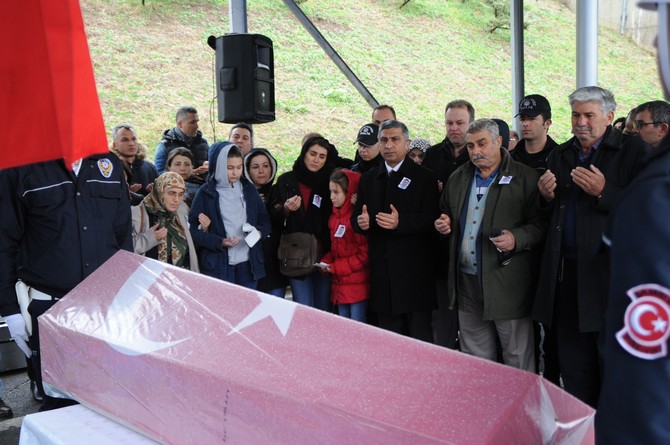 turkay-korkmaz-kalp-krizi-geciren-polis-hayatini-kaybetti-(4)-001.jpg