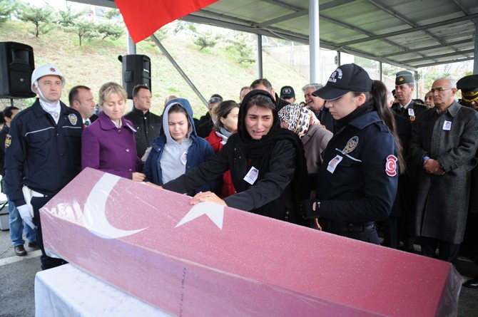 turkay-korkmaz-kalp-krizi-geciren-polis-hayatini-kaybetti-(7)-002.jpg