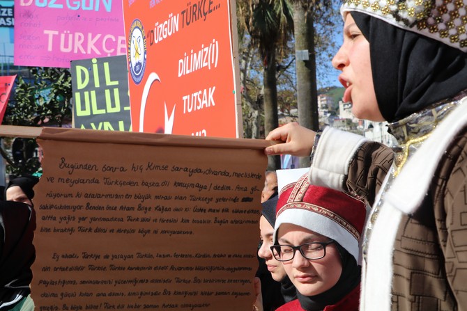 turkce’ye-karistirilan-yabanci-kelimeler-rize’de-protesto-edildi-(13).jpg