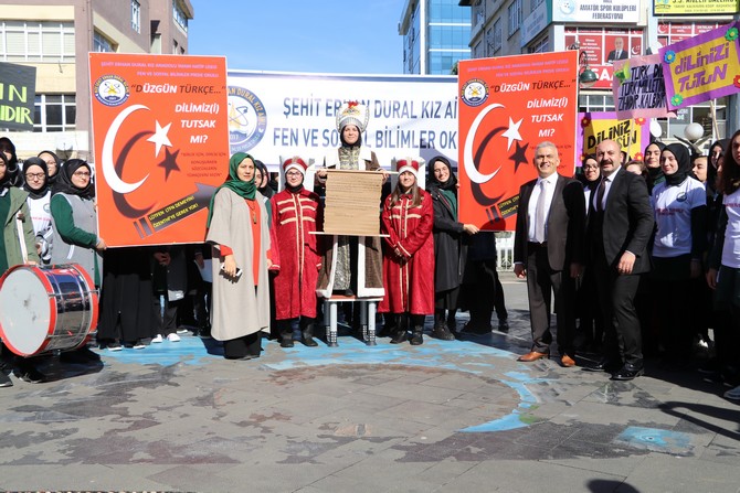 turkce’ye-karistirilan-yabanci-kelimeler-rize’de-protesto-edildi-(15).jpg