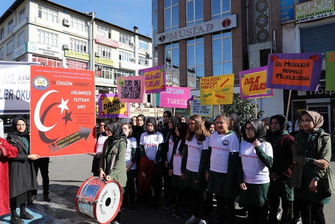 turkce’ye-karistirilan-yabanci-kelimeler-rize’de-protesto-edildi-(2)-001.jpg