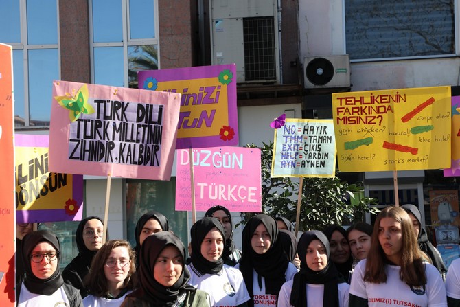 turkce’ye-karistirilan-yabanci-kelimeler-rize’de-protesto-edildi-(3)-001.jpg