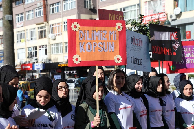turkce’ye-karistirilan-yabanci-kelimeler-rize’de-protesto-edildi-(9).jpg