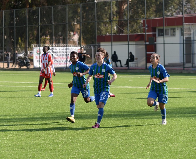 turkcell-kadin-futbol-super-ligi-b-grubundaki-karsilasmada-adana-idman-yurdu-spor-konuk-ettigi-caykur-rizesporu-4-3-maglup-etti-2.jpg