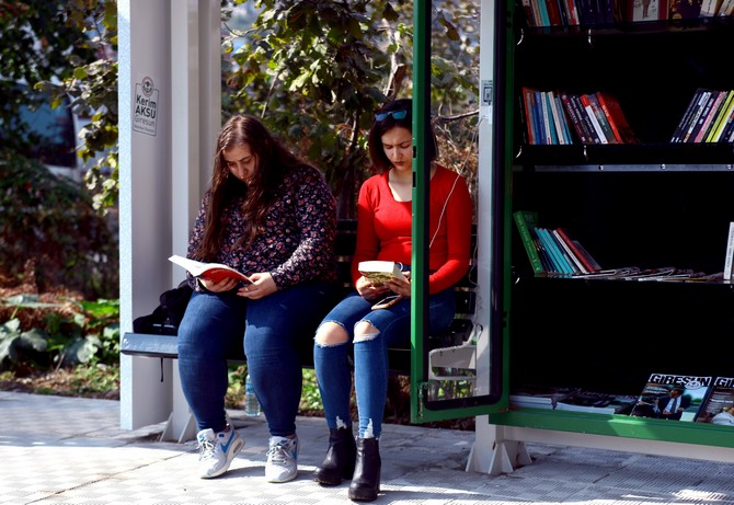 turkiye’de-ilk-defa-‘durak-kutuphane-ve-engelli-sarj-istasyonu’-giresun’da-acildi-(2).jpg