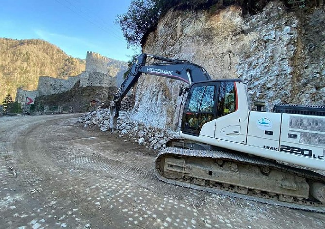 turkiye’nin-en-gorkemli-kalesi-zilkalenin-yolu-genisletildi-(1).jpg