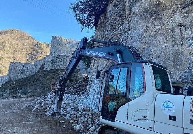 turkiye’nin-en-gorkemli-kalesi-zilkalenin-yolu-genisletildi-(3).jpg