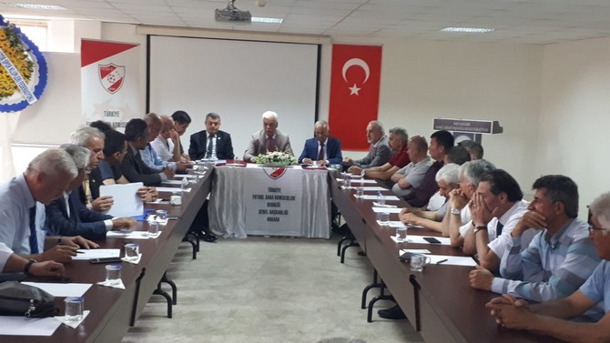 turkiye--futbol-saha-komiserleri-dernegi-genel-baskanligi-tarihinde-ilk-defa-nevsehir-urgupte-tfskd-kurullar-toplantisini-gerceklestirdi-(4).jpg