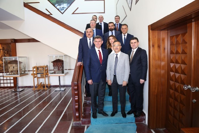 turkiye-barolar-birligi-(tbb)-baskani-avukat-prof.-dr.-metin-feyzioglu,-rize-valisi-kemal-ceber’i-ziyaret-etti-(1).jpg