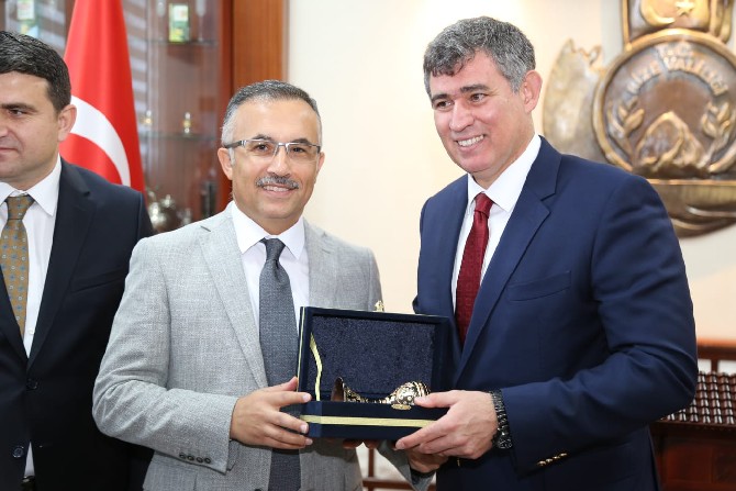 turkiye-barolar-birligi-(tbb)-baskani-avukat-prof.-dr.-metin-feyzioglu,-rize-valisi-kemal-ceber’i-ziyaret-etti-(2).jpg