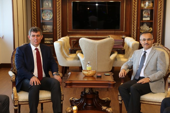 turkiye-barolar-birligi-(tbb)-baskani-avukat-prof.-dr.-metin-feyzioglu,-rize-valisi-kemal-ceber’i-ziyaret-etti-(4).jpg