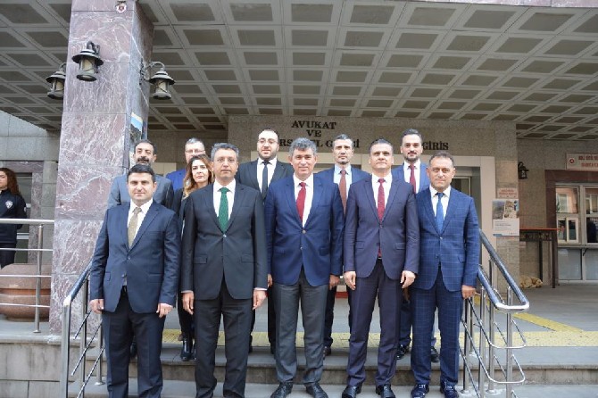 turkiye-barolar-birligi-(tbb)-baskani-avukat-prof.-dr.-metin-feyzioglu,-rizede-(3).jpg