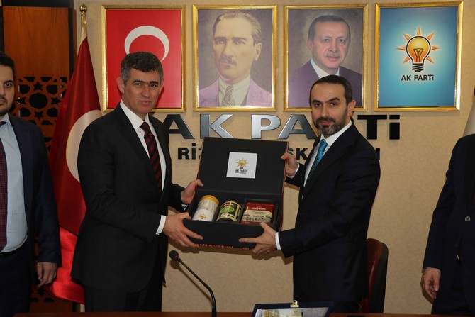 turkiye-barolar-birligi-(tbb)-baskani-metin-feyizoglu-ak-parti-rize-il-baskanligini-ziyaret-etti-(10).jpg