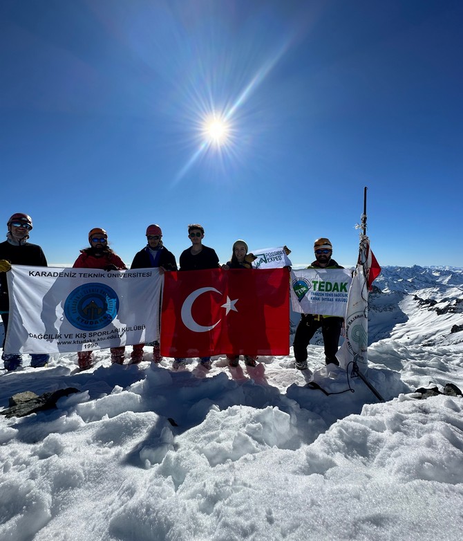 turkiye-dagcilik-federasyonu-tdf-sporculari-kackar-kis-zirve-tirmanisini-basariyla-tamamladi-5.jpg