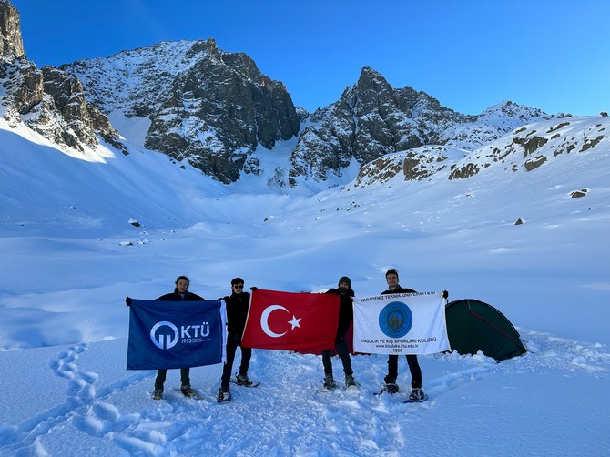 turkiye-dagcilik-federasyonu-tdf-sporculari-kackar-kis-zirve-tirmanisini-basariyla-tamamladi-9.jpg